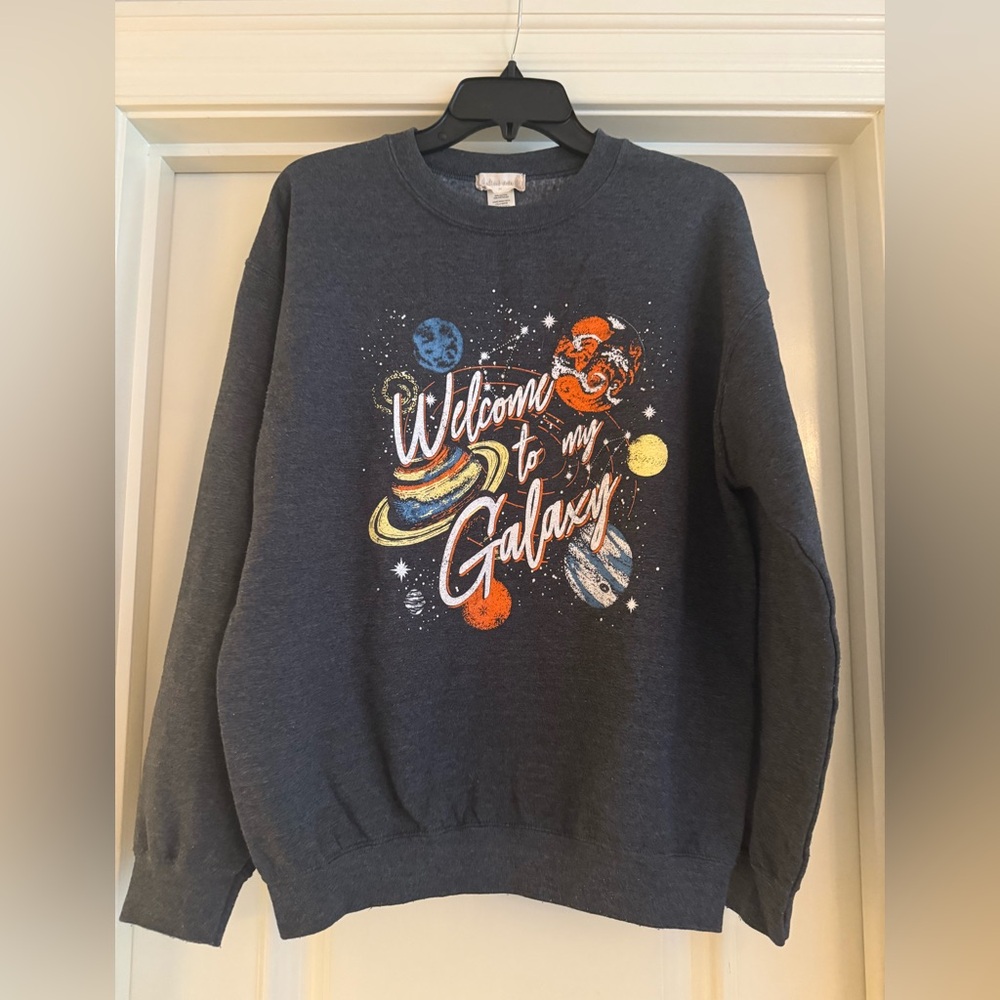 Altar'd State Welcome to my galaxy sweatshirt crew neck - gray - Medium